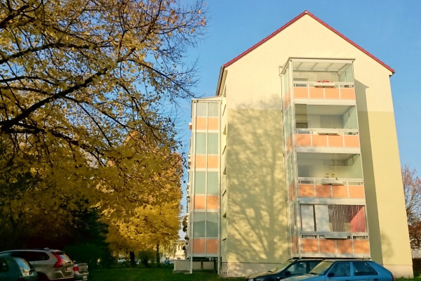 Erstbezug einer schmucken 2-Raumwohnung mit verglastem Balkon.